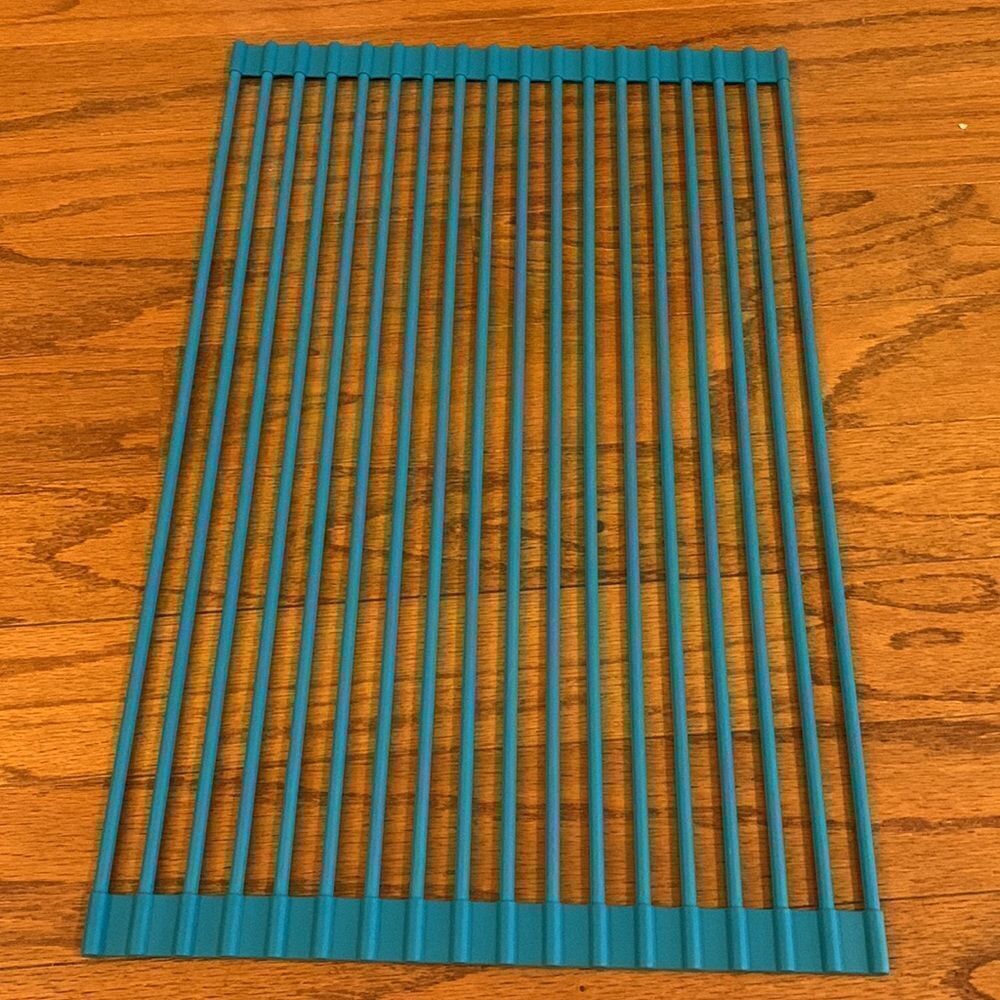 Leasen over the sink blue silicone wrapped steel roll up drainer